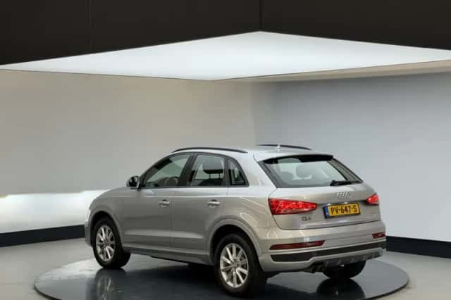 Audi Q3 (2017) thumbnail 2