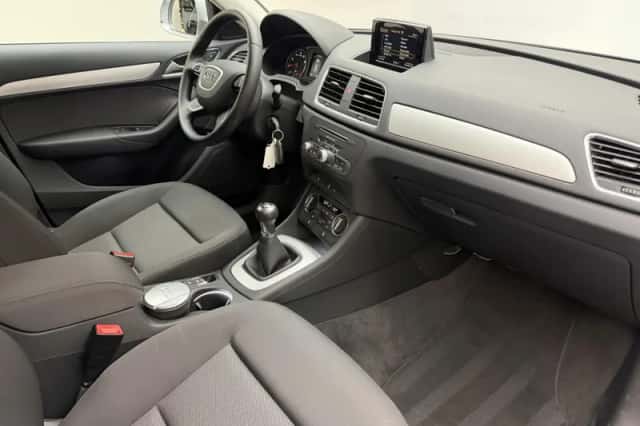 Audi Q3 (2017) thumbnail 5