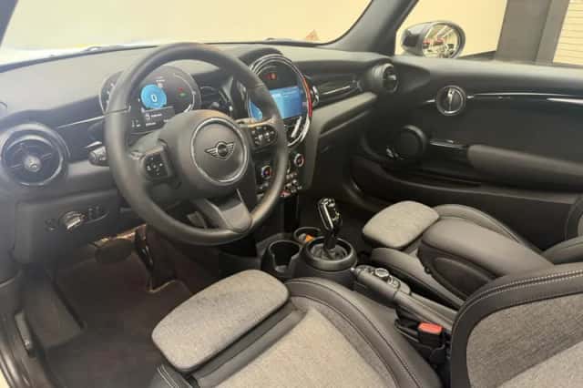 MINI Cooper (2021) thumbnail 5