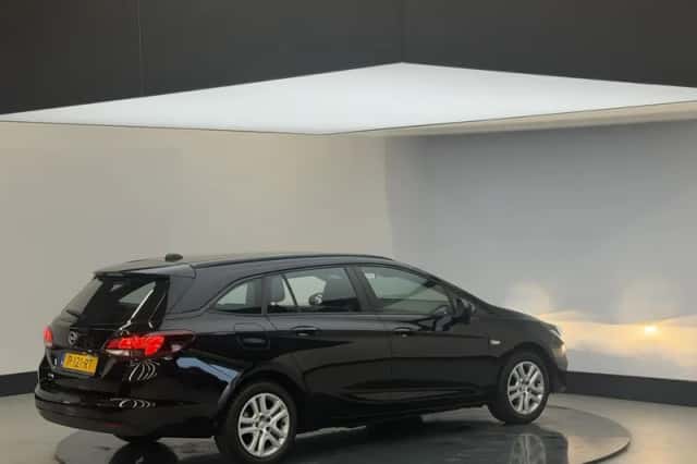 Opel Astra (2022) thumbnail 2