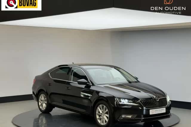 Škoda Superb (2017) thumbnail 1