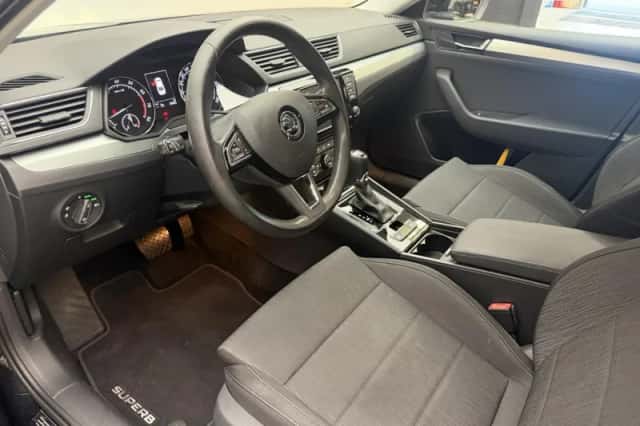 Škoda Superb (2017) thumbnail 3