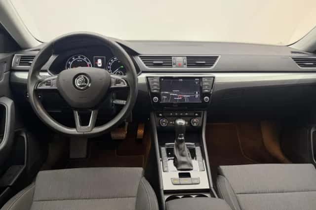 Škoda Superb (2017) thumbnail 4