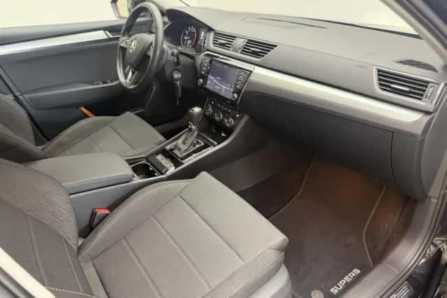 Škoda Superb (2017) thumbnail 5