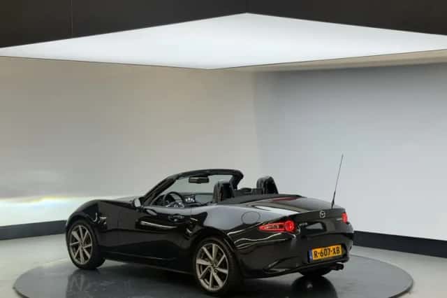 Mazda MX-5 (2021) thumbnail 2