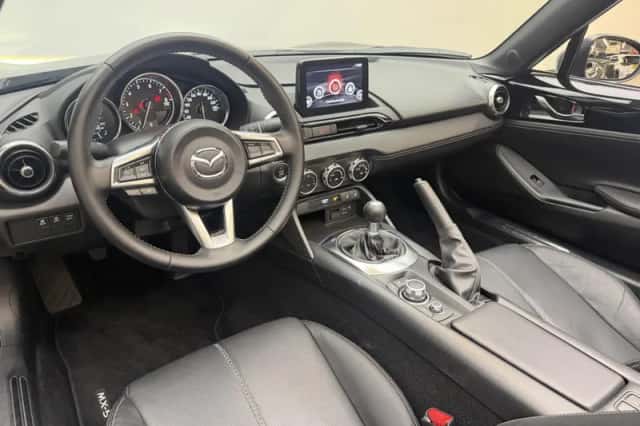 Mazda MX-5 (2021) thumbnail 3
