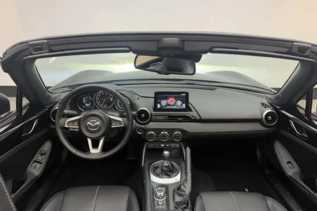 Mazda MX-5 (2021) thumbnail 4