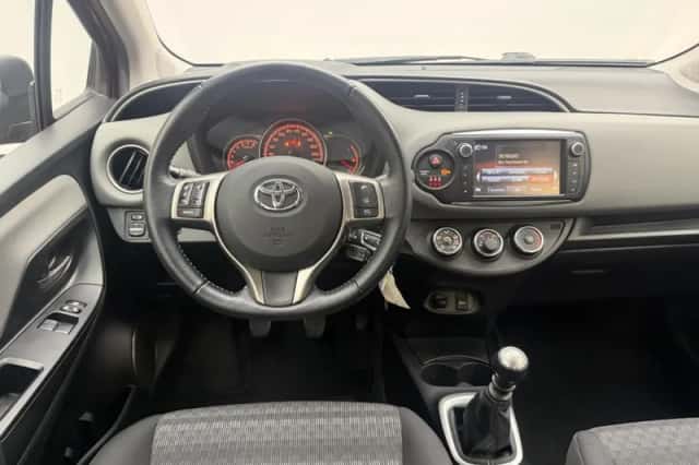 Toyota Yaris (2017) thumbnail 4