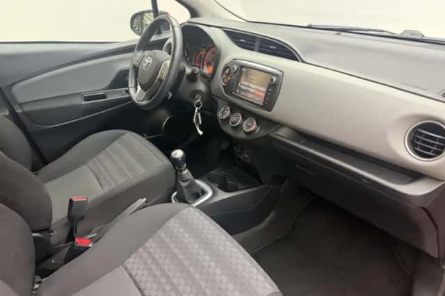 Toyota Yaris (2017) thumbnail 5