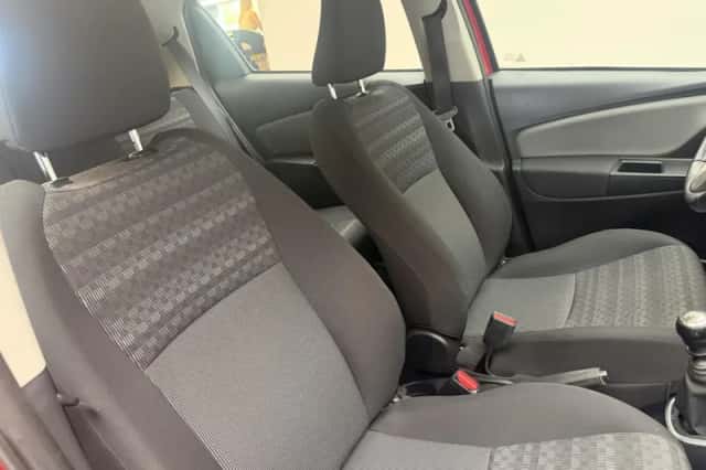 Toyota Yaris (2017) thumbnail 6