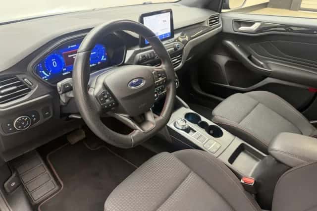 Ford Focus (2021) thumbnail 3