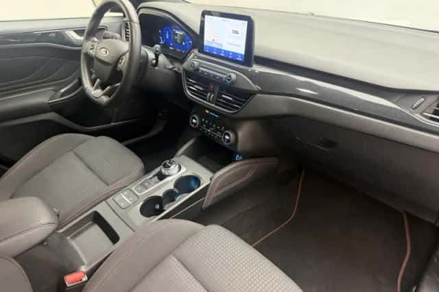 Ford Focus (2021) thumbnail 5