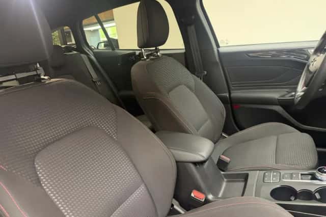 Ford Focus (2021) thumbnail 6