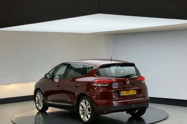 Renault Scénic (2017) thumbnail 2