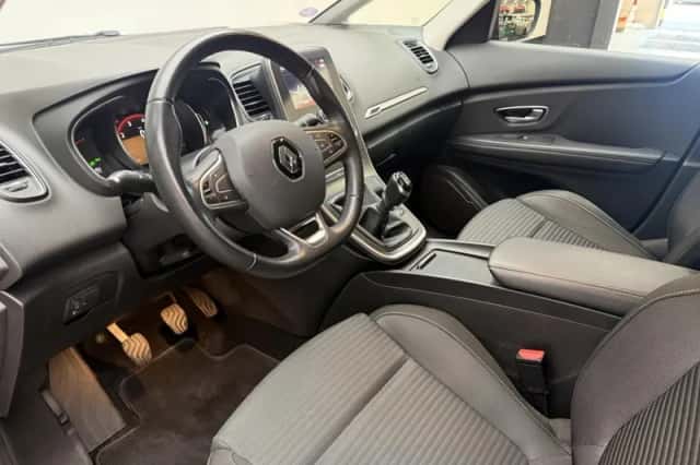 Renault Scénic (2017) thumbnail 3