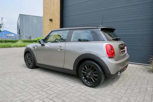 MINI Cooper (2018) thumbnail 3