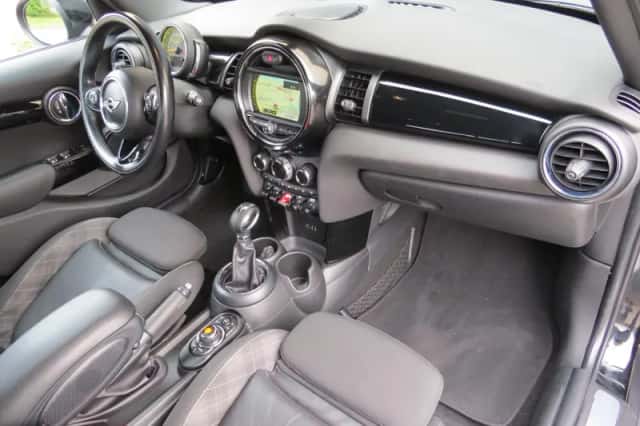 MINI Cooper (2018) thumbnail 2