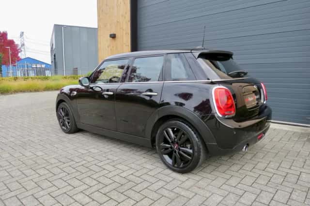 MINI Cooper (2018) thumbnail 3
