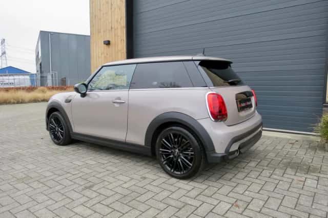 MINI Cooper (2022) thumbnail 3
