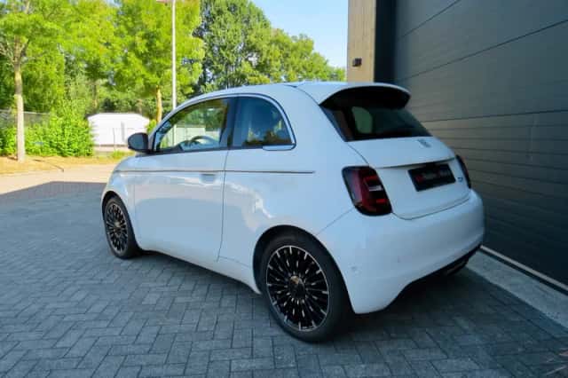 Fiat 500e (2024) thumbnail 3