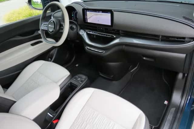 Fiat 500e (2020) thumbnail 2
