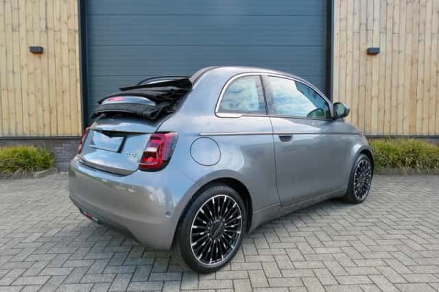 Fiat 500e (2023) thumbnail 1