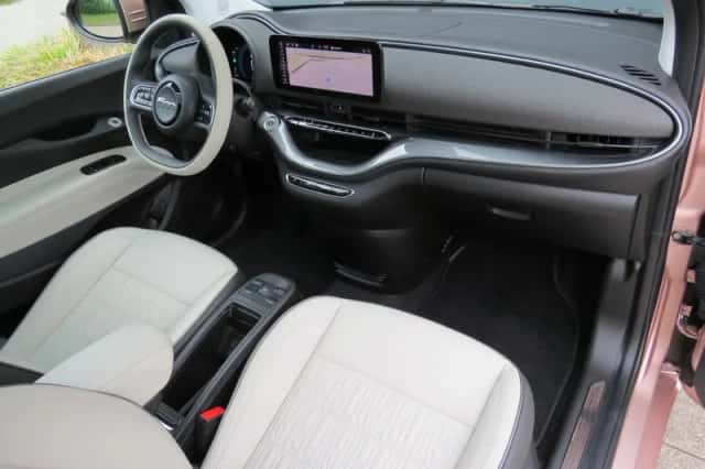 Fiat 500e (2024) thumbnail 2