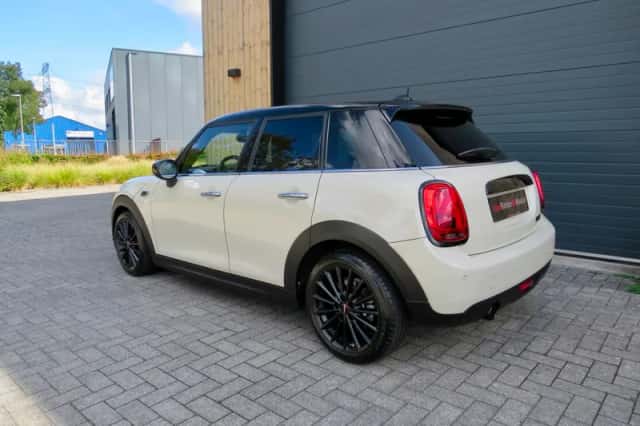 MINI One (2020) thumbnail 3
