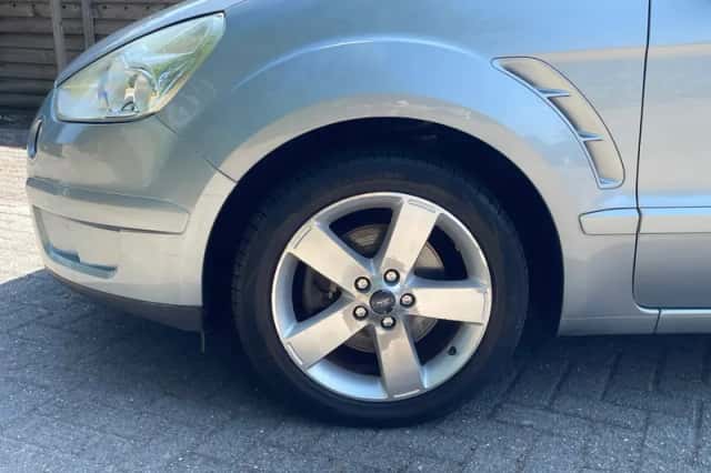 Ford S-Max (2008) thumbnail 2