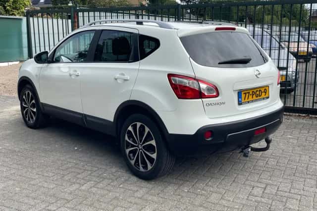 Nissan Qashqai (2011) thumbnail 2