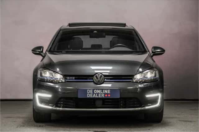 Volkswagen Golf (2015) thumbnail 2