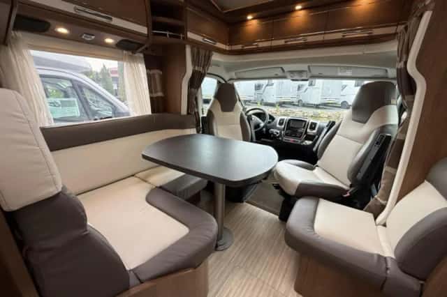 Carthago C-Tourer (2016) thumbnail 2