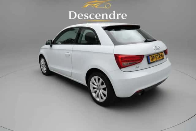 Audi A1 (2011) thumbnail 3