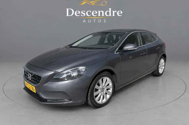 Volvo V40 (2014) thumbnail 1