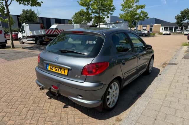 Peugeot 206 (2008) thumbnail 3