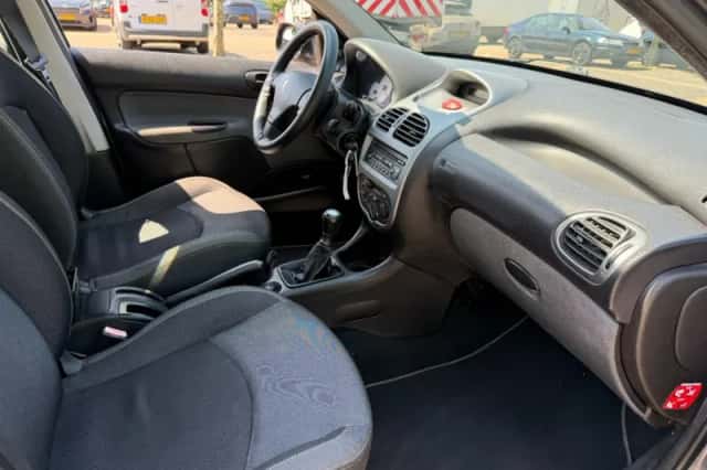 Peugeot 206 (2008) thumbnail 6