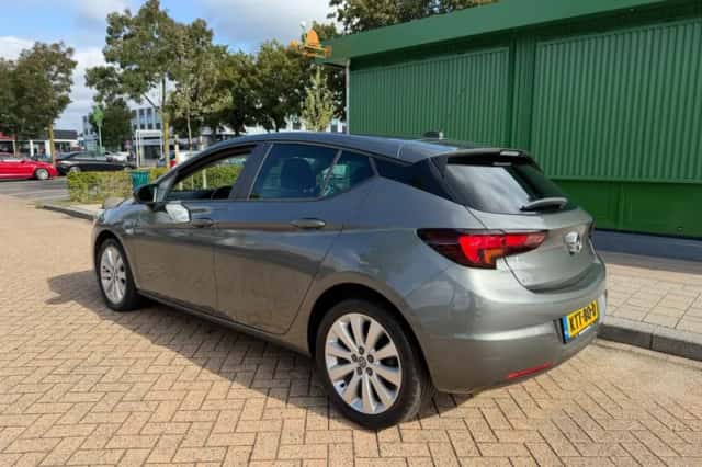 Opel Astra (2021) thumbnail 3