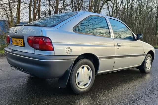 Ford Escort (1993) thumbnail 3