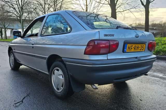 Ford Escort (1993) thumbnail 4