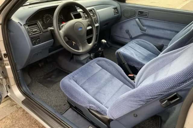Ford Escort (1993) thumbnail 5