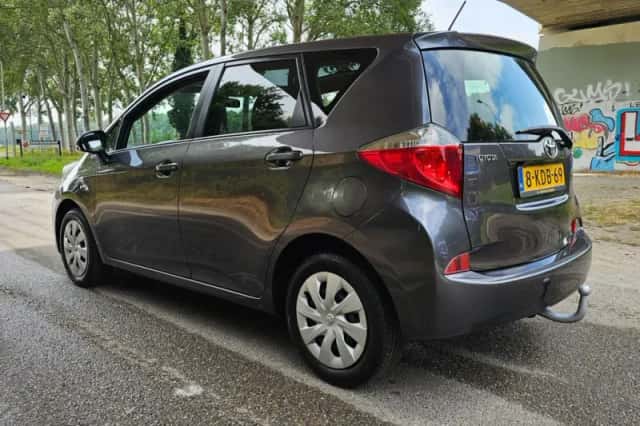 Toyota Verso (2013) thumbnail 3