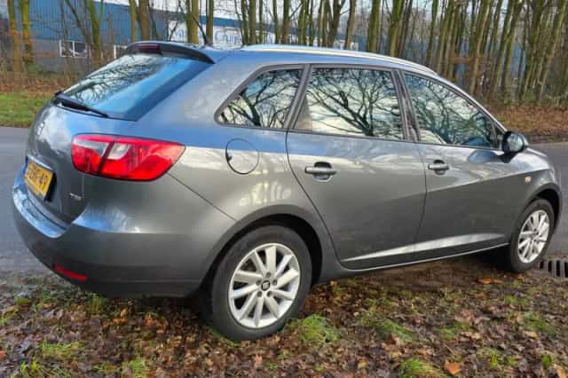 SEAT Ibiza (2015) thumbnail 3