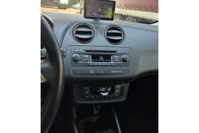SEAT Ibiza (2015) thumbnail 6
