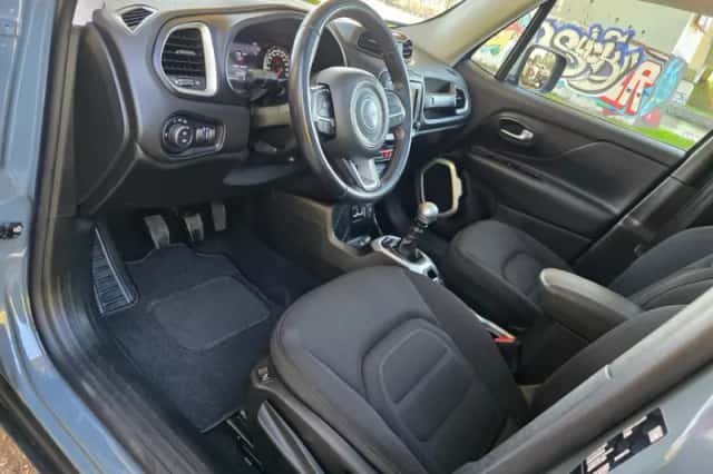Jeep Renegade (2018) thumbnail 6