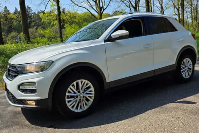 Volkswagen T-Roc (2019) thumbnail 1