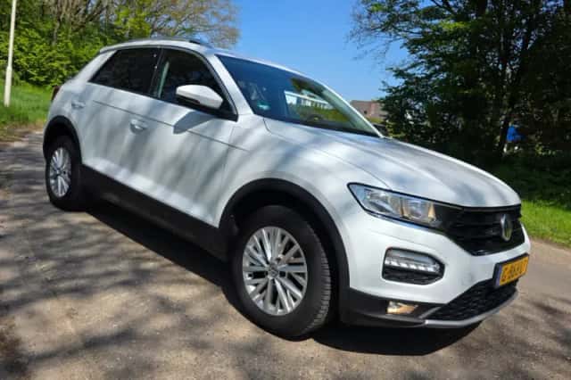Volkswagen T-Roc (2019) thumbnail 2