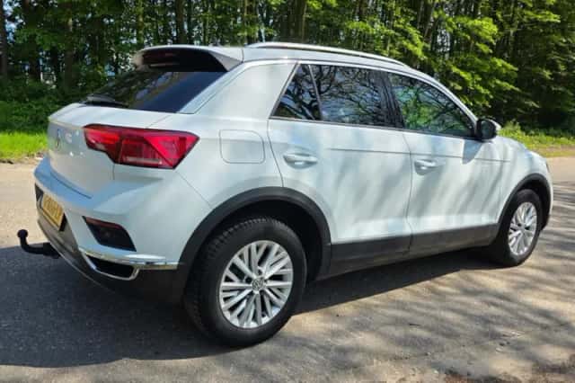 Volkswagen T-Roc (2019) thumbnail 3