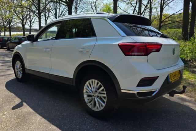 Volkswagen T-Roc (2019) thumbnail 4