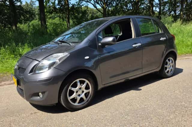 Toyota Yaris (2010) thumbnail 1