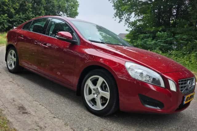 Volvo S60 (2010) thumbnail 2